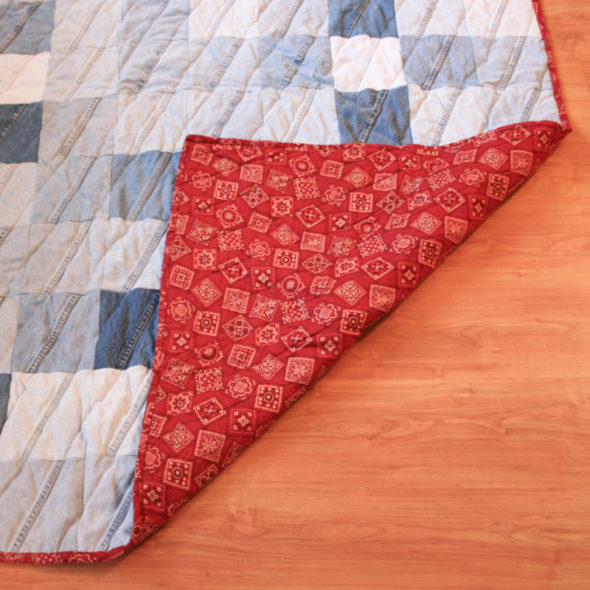 Make a patchwork denim quilt from upcycled jeans | Chica and Jo