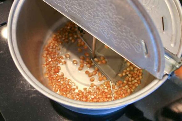 Make kettle corn at home