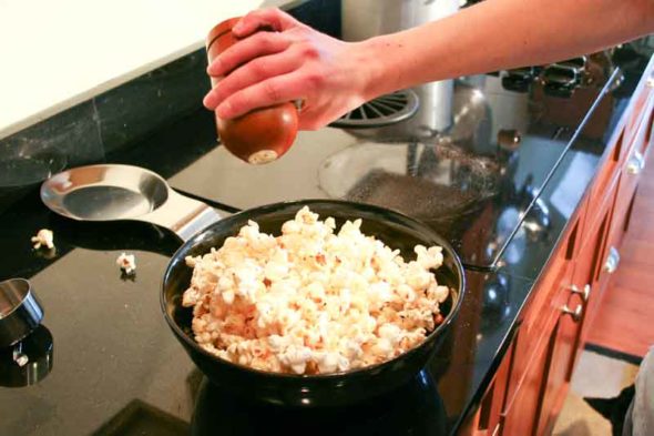 Make kettle corn at home