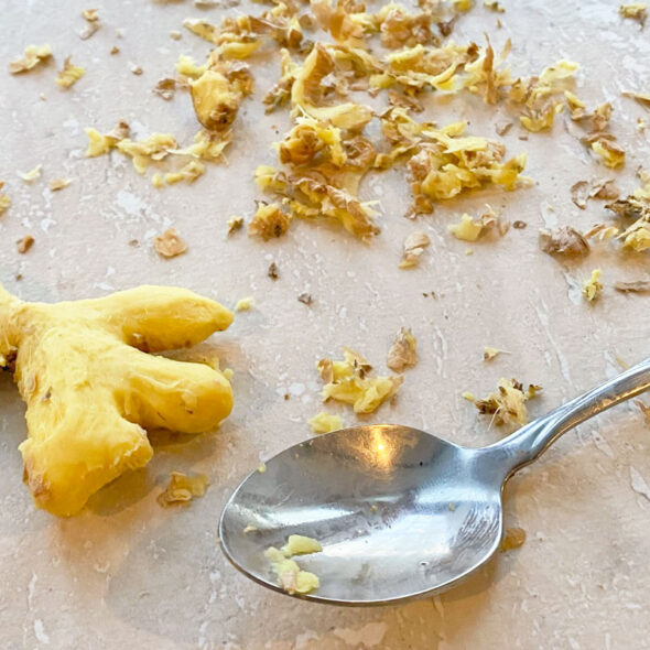 Kitchen hack - How to peel ginger with a spoon