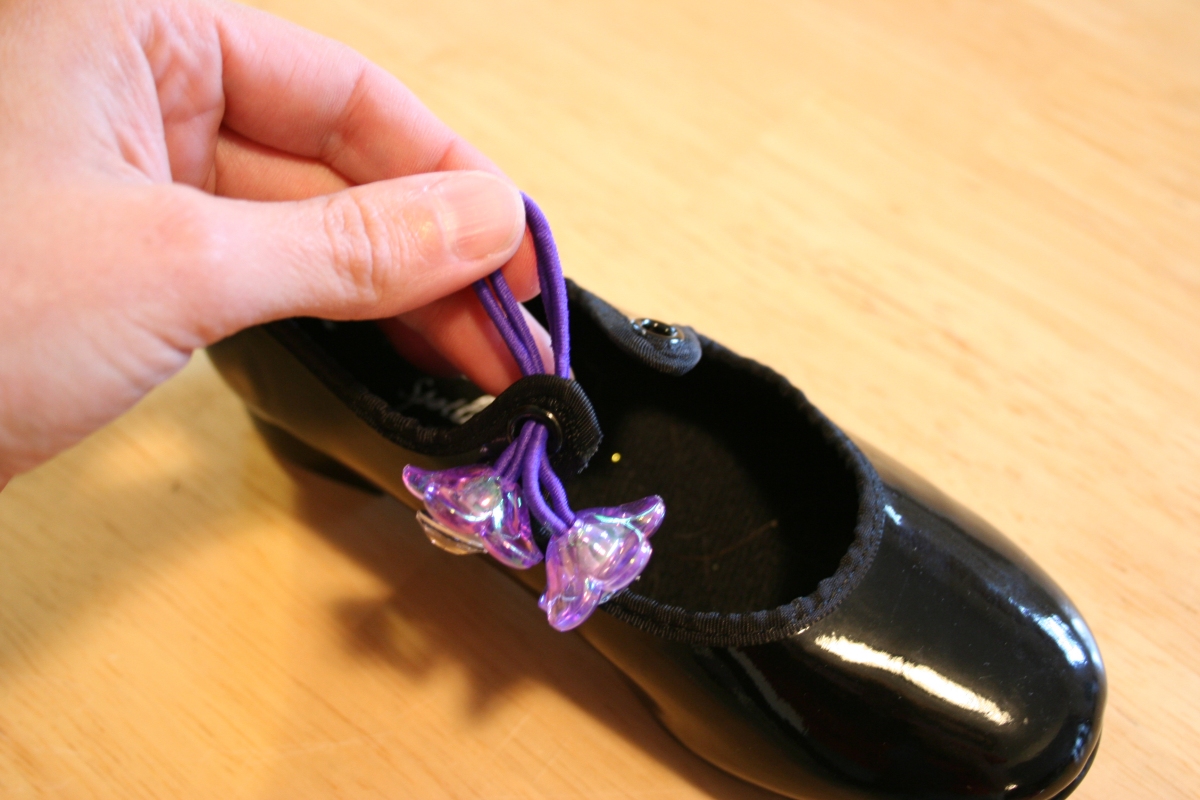 tap shoe elastic closure