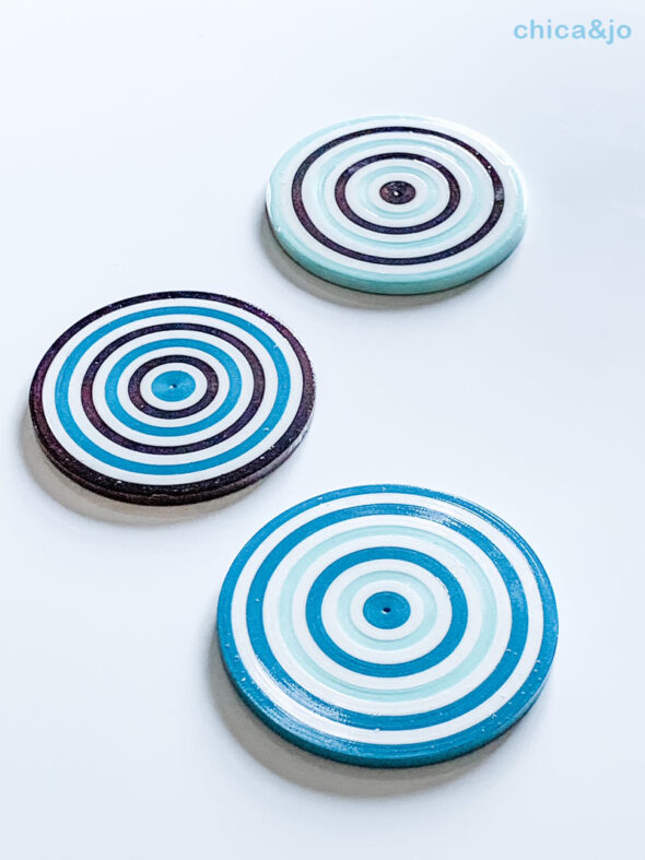 Make coasters from curling ribbon