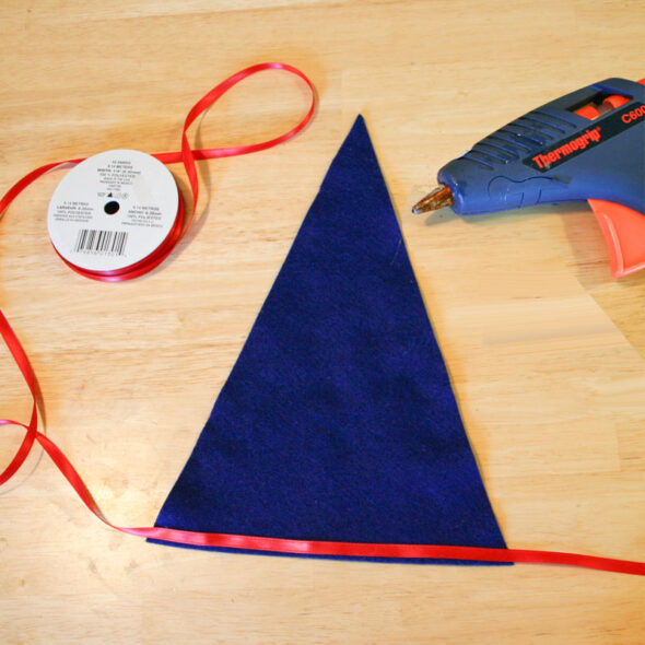 Easy Fourth of July felt pennants