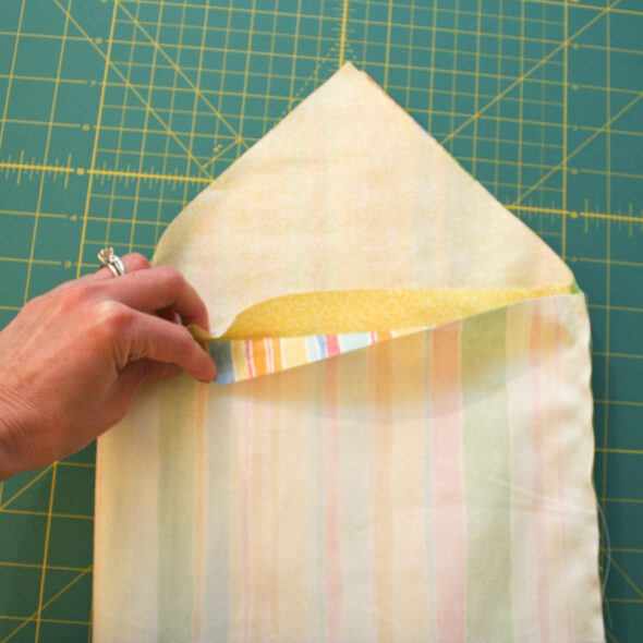 How to sew a button-closure pouch