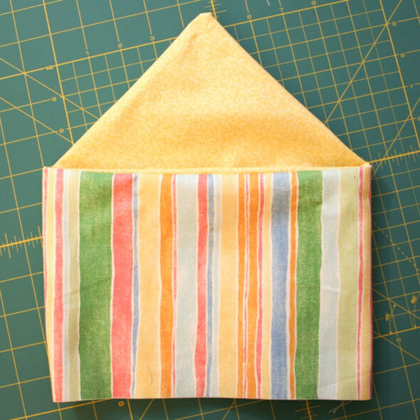 How to sew a button-closure pouch