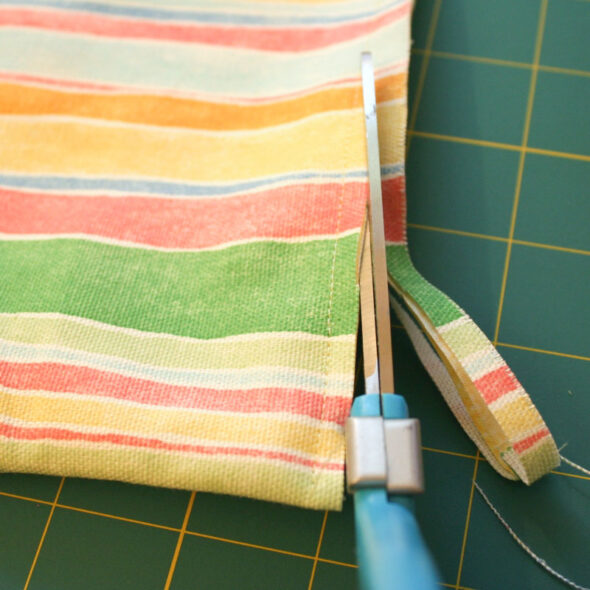 How to sew a button-closure pouch