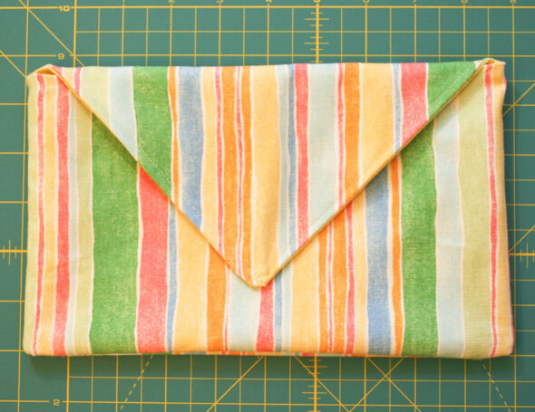 How to sew a button-closure pouch