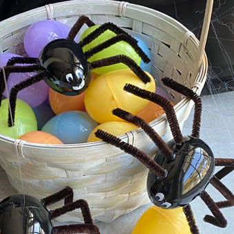Make Halloween Spiders from Plastic Eggs