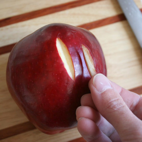 Make a carved apple turkey for Thanksgiving