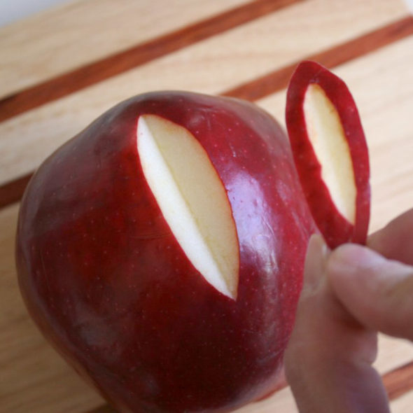 Make a carved apple turkey for Thanksgiving