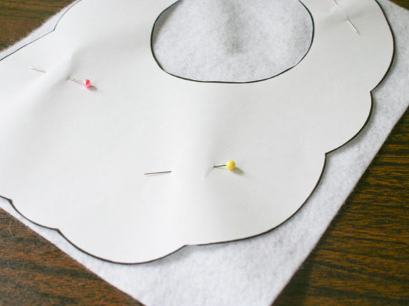 No-sew cupcake baby bib pattern