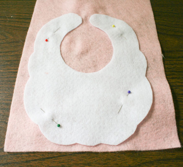 No-sew cupcake baby bib pattern