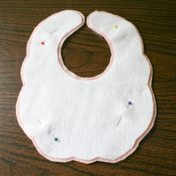 No-sew cupcake baby bib pattern