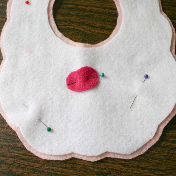 No-sew cupcake baby bib pattern