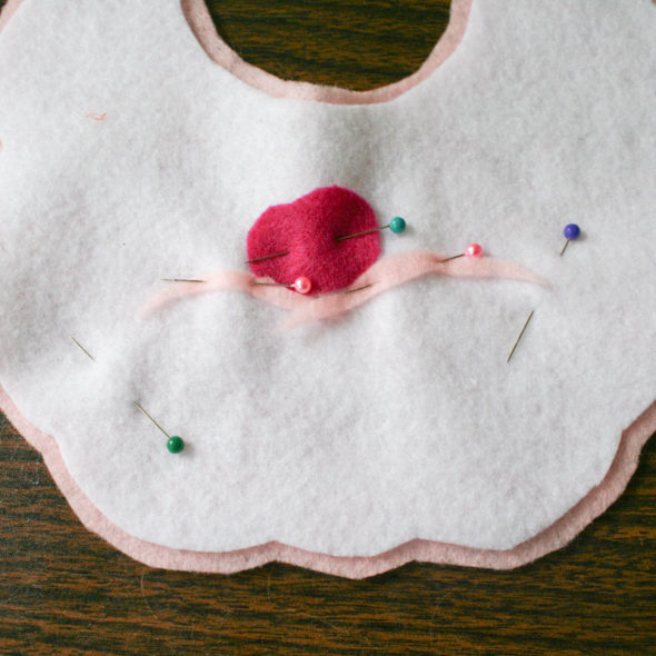 No-sew cupcake baby bib pattern