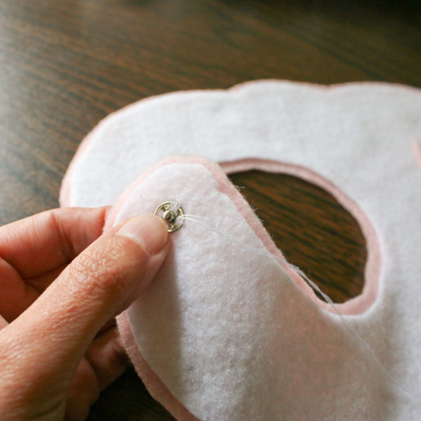 No-sew cupcake baby bib pattern