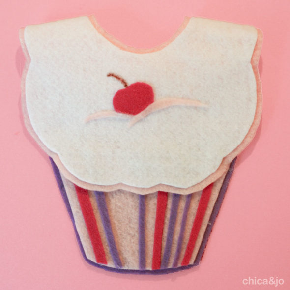 No-sew cupcake baby bib pattern