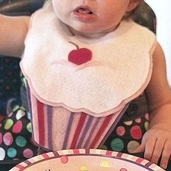 No-sew Cupcake Baby Bib Pattern