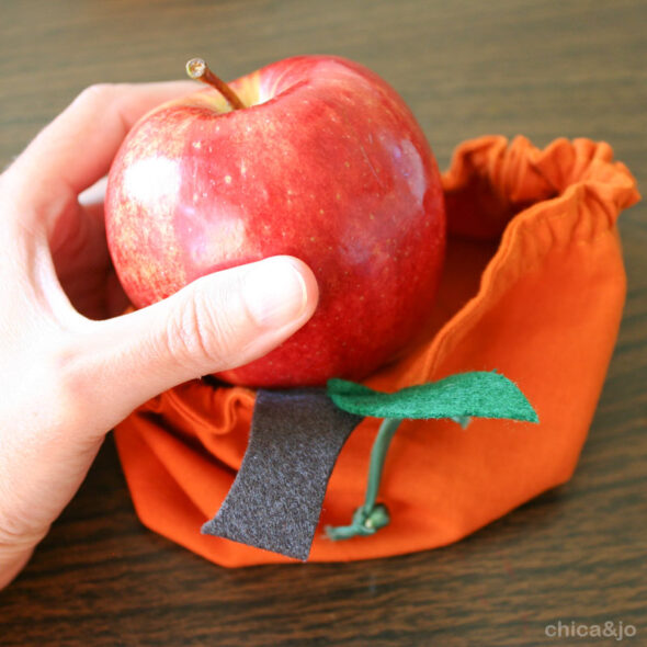 Easy-sew pumpkin treat covers for caramel apples