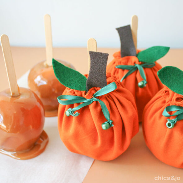 Easy-sew pumpkin treat covers for caramel apples