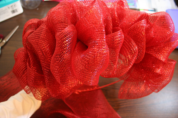 how to make a mesh ribbon wreath