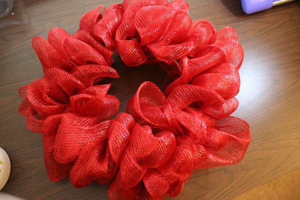 how to make a mesh ribbon wreath