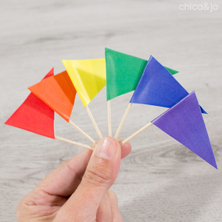 Printable sandcastle flags and pirate flags | Chica and Jo