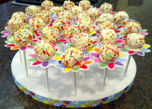 Daisy Scout cupcakes and cake pops