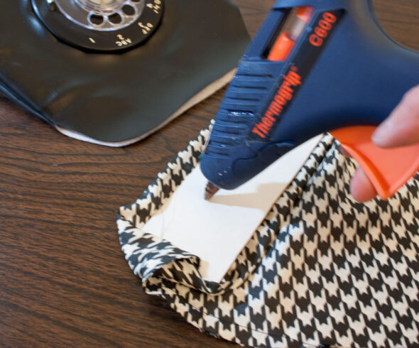 Make a DIY retro rotary phone purse