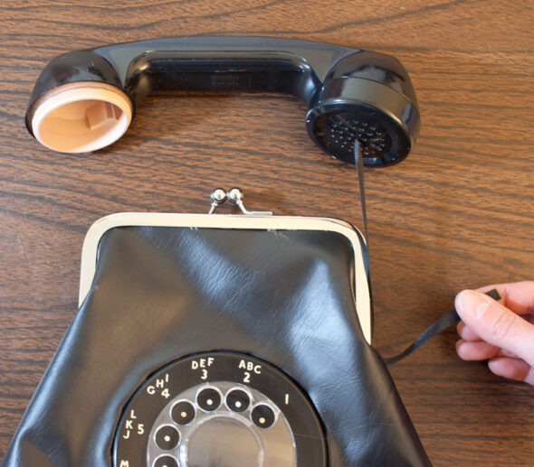 Make a DIY retro rotary phone purse