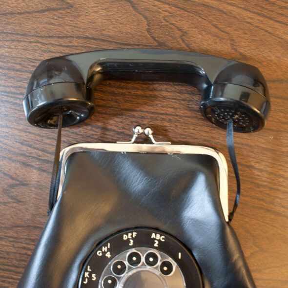 Make a DIY retro rotary phone purse