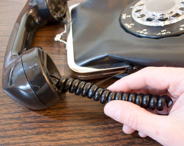 Make a DIY retro rotary phone purse