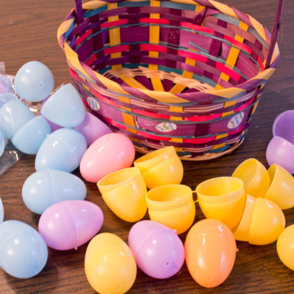 Metallic Easter eggs from upcycled plastic eggs