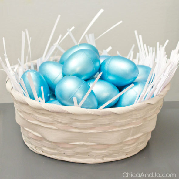 Metallic Easter eggs from upcycled plastic eggs