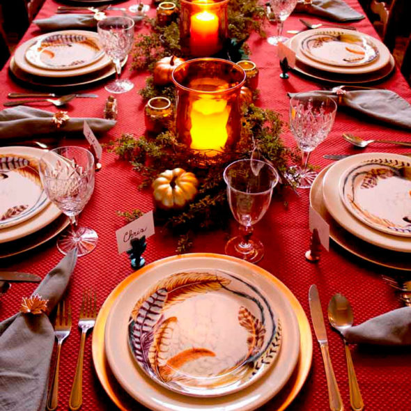 Feathers and Metallics for a Thanksgiving Table Setting