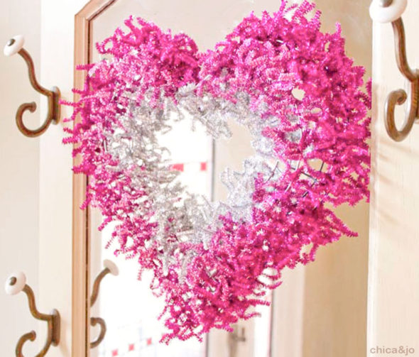 DIY Valentine's Day heart wreath with pipe cleaners