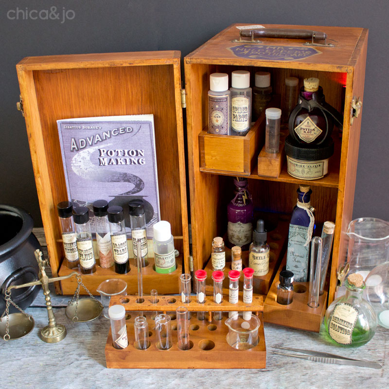Potion Kit for the Discerning Witch or Wizard -   Harry potter  bricolage, Cours de magie, Harry potter