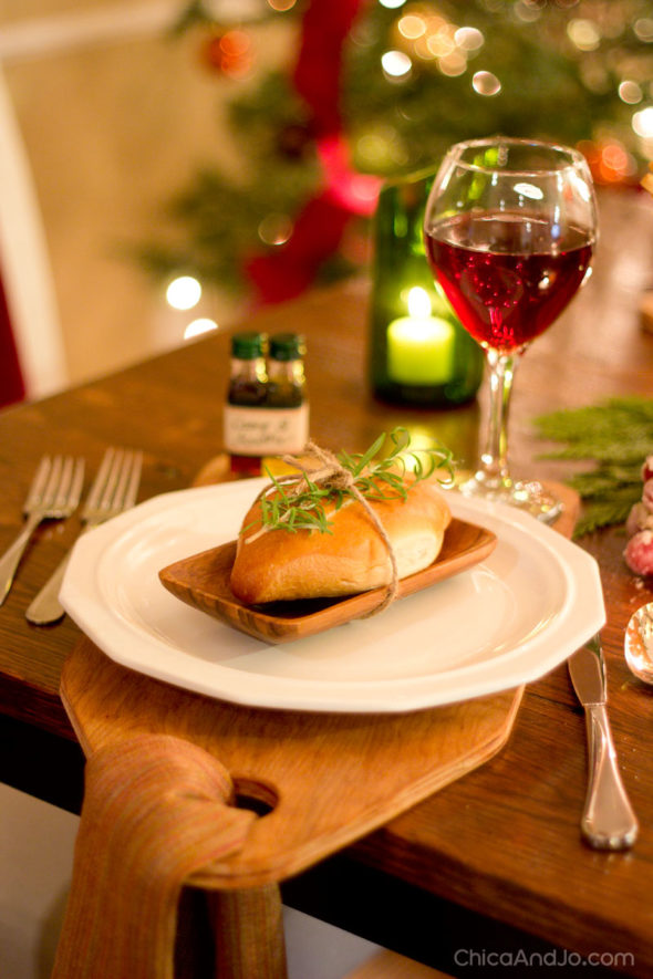 Rustic Italian Christmas table decorations