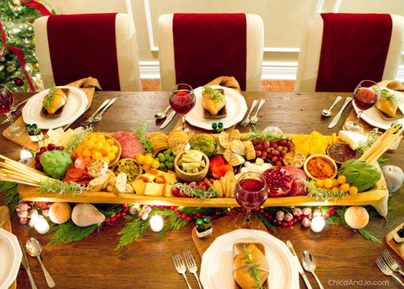 Rustic Italian Christmas table decorations