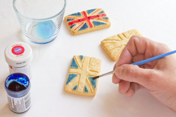 British-themed trendy cream tart cake