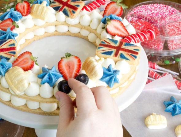 British-themed trendy cream tart cake