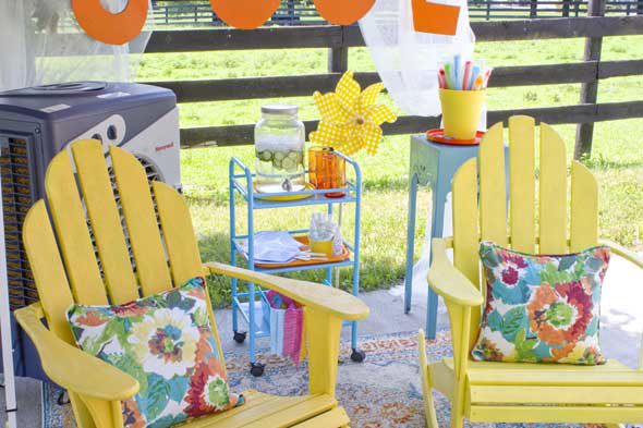 Staying cool at outdoor events.