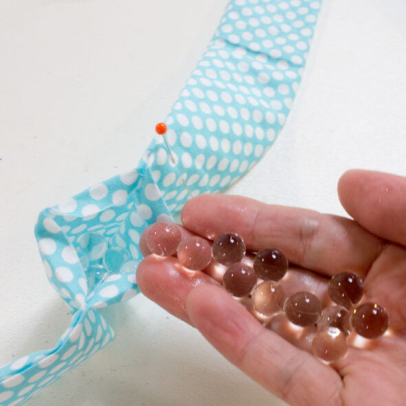 Make your own cooling neck wraps with water beads