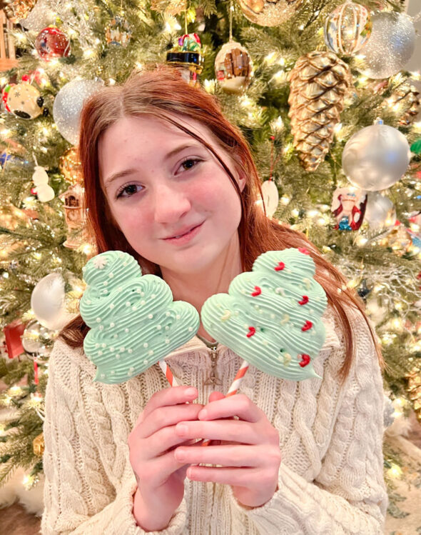 meringue Christmas tree pops