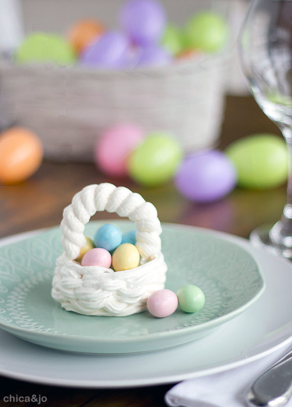 Mini meringue Easter baskets