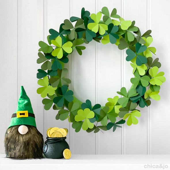 Paper Clover Wreath for St. Patrick's Day
