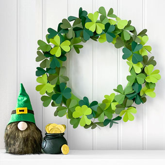 Paper Clover Wreath for St. Patricks Day