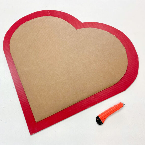 DIY giant heart-shaped candy box Valentine's Day decoration