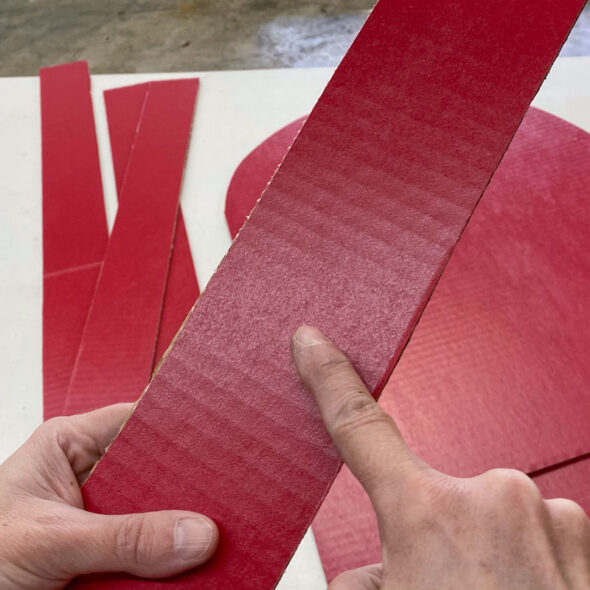 DIY giant heart-shaped candy box Valentine's Day decoration