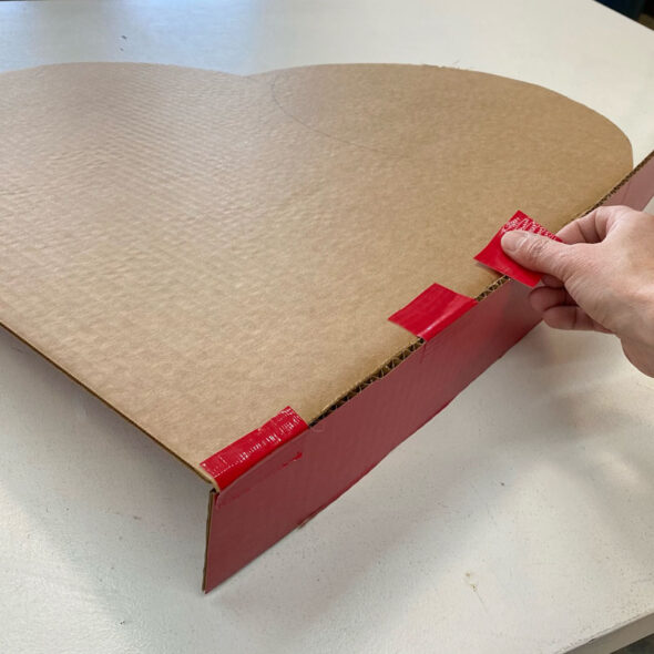 DIY giant heart-shaped candy box Valentine's Day decoration